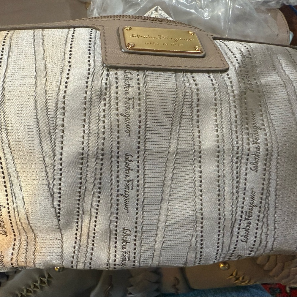 ❌sold❌Salvatore Ferragamo (2000s) Braid Leather Gancio Shoulder Bag – Taupe - Picture 10 of 14